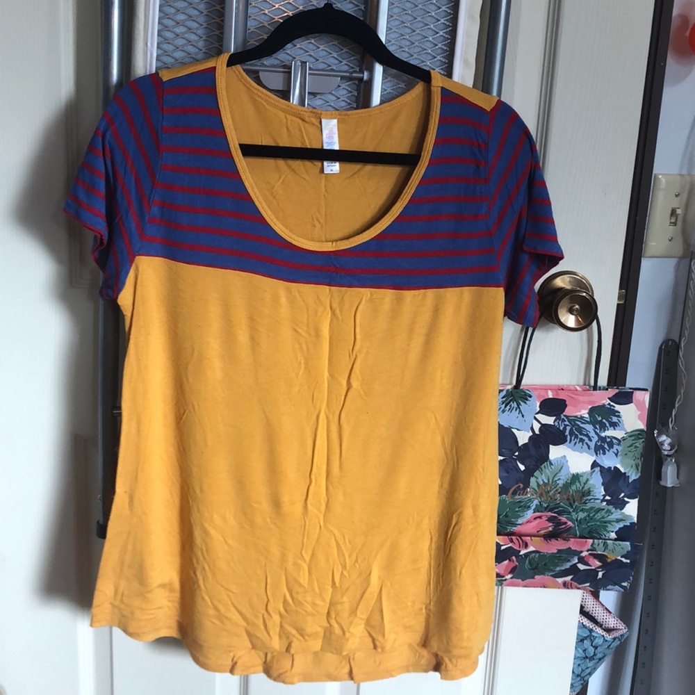 LulaRoe Retro style classic T Medium
